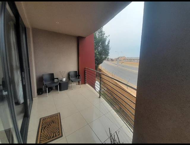 2 BEDROOM APARTMENT FOR SALE IN ROOIHUISKRAAL NORTH